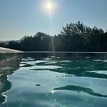 Stone House With Pool 别墅