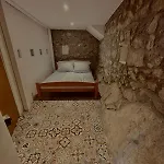 Stone House With Pool 别墅 *