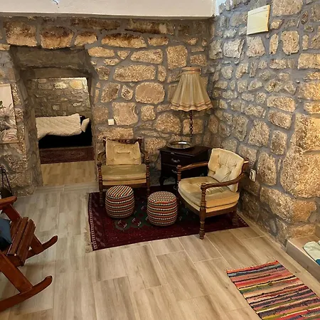 Stone House With Pool تريبينيي
