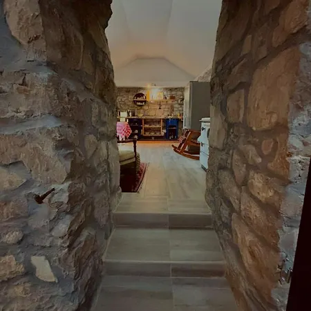 Willa Stone House With Pool Ivisovo Greblje