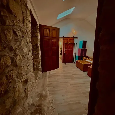 Stone House With Pool Ivisovo Greblje